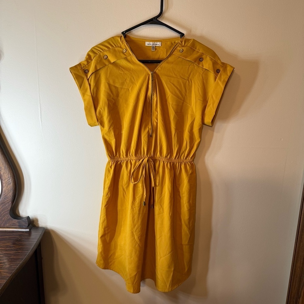 Casual Yellow Mini Dress with Crew Neck and Raglan Sleeves - Picture 1 of 4